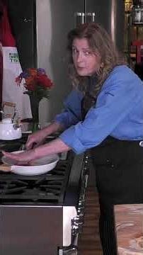 Use an egg ring to fry an egg even with low vision. #cookingeggs #blindcook #lowvision #tbk #chef