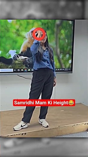 Samridhi Mam Ki Height😂 #samridhimam #physicswallah