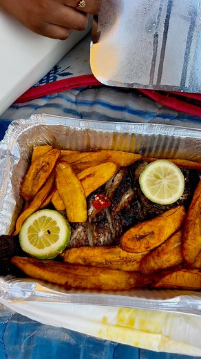 51K views · 1.6K reactions | Descubra o melhor peixe do país, temperado com perfeição e entregue quentinho, com um sabor sem igual. Atendimento espetacular que faz toda a diferença! Encomende para seu almoço, jantar ou final de semana e aproveite essa delícia! A @degusta.ao é o peixe mas feiticeiro do país provou gostou e colou  Para encomendar: +244 948941217#Degusta#explorepage #explore #reelsinstagram #criadoradeconteudodigital #reelinstagram | Isabel Shay | Facebook