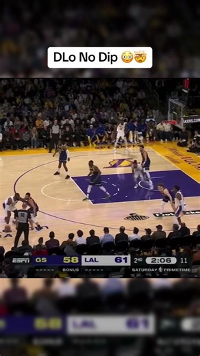 DLo mastered the most difficult shot in the game 💯 LeBron to DLo connection never fails 👀🔥 #dangelorussell #dlo #lebron #lebronjames #bron #lakers #nba #basketball