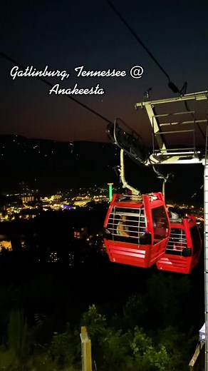 #gatlinburg is gorgeous at night 😍 #anakeesta #gatlinburgtennessee #smokies #smokymountains #tennessee #travel