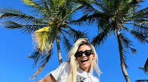 En microbikini, Issa Vegas deslumbra con su cuerpo al natural
