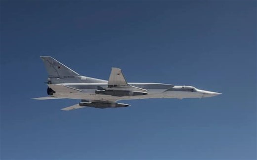 Tensione Usa-Russia, due bombardieri americani al confine artico: Mosca alza i caccia