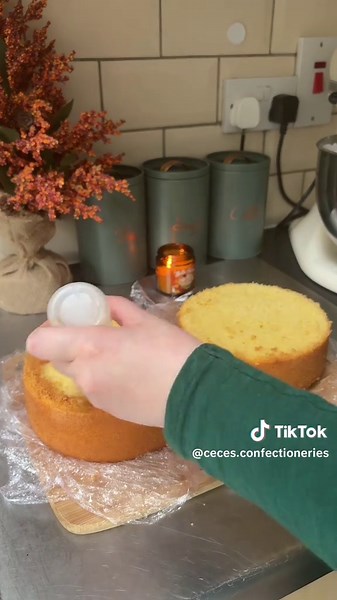 Part 2: Learn how to prep your cake layers and how to properly fill and stack your cakes! _ _ _ _ #bakingtutorial #caketutorial #cakevideo #tutorialvideo #caketok