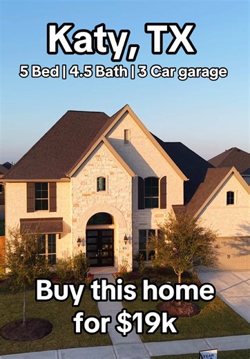 Step into a stunning two-story entry ✨ framed by a home office 💻 and formal dining room 🍽, with a sweeping curved staircase. Relax in the light-filled two-story family room 🛋🔥 with a wood mantel fireplace and wall of windows, flowing seamlessly into the kitchen 🍳 and morning area ☀️. Cook like a chef in the kitchen with a corner walk-in pantry 🥖, Butler’s pantry 🥂, double wall oven 🍰, 5-burner gas cooktop 🍳, and island with built-in seating 🪑. Retreat to the first-floor primary suite �