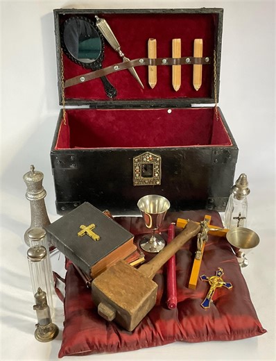 Vintage Vampire Hunting Kit Gothic Curiosity in Black Wooden Chest – Antique & Vintage Religious Contents - Etsy Canada
