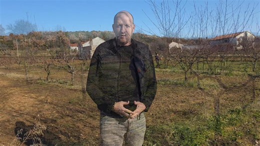 NEVJEROVATNO: U 75. GODINI BRINE SAM O 300 STABALA VOĆKI I 2 VINOGRADA, I SVE PRODA NA PIJACI Cijeli video na LINKU u komentaru 🫶 | Glas Hercegovine