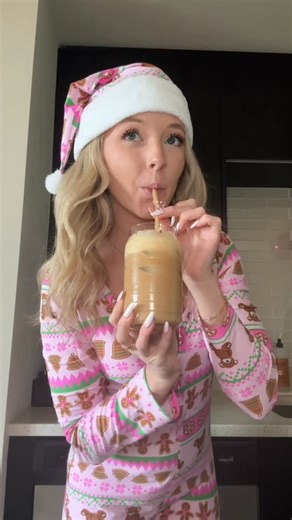 Destinyyyyx3 on Instagram: "Happy December!! It’s my birthday month & the best month ☃️🌨️🎅🎄"