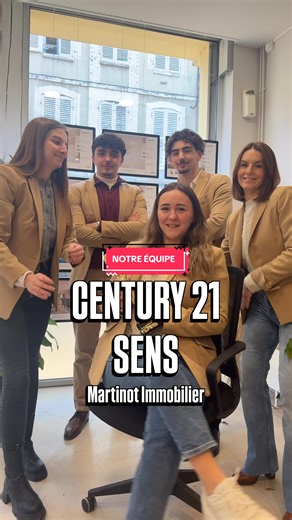 🎥 Découvrez l’équipe Century 21 Sens ! Derrière chaque projet immobilier, il y a des visages, des compétences et surtout une vraie passion pour notre métier. 🏡 Dans cette vidéo, on vous présente notre équipe : des professionnels engagés, à l’écoute et toujours prêts à vous accompagner à chaque étape de votre projet immobilier à Sens et ses alentours. Achat, vente, estimation ou conseil : avec Century 21 Sens, vous êtes entre de bonnes mains 🤝 👉 Regardez la vidéo et faites connaissance avec c