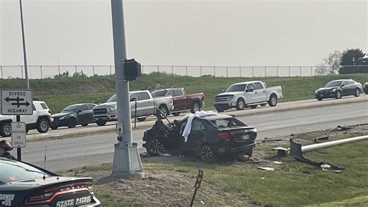 Injury crash closes stretch of Highway 370 westbound