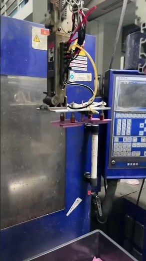 Injection Molding | Automation with Automatic Runner Removal
