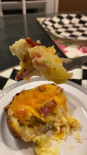 #fyp #chef #cooking #foryou #foryoupage #foryourpage #cookingwithchefpam #potatoes #potatoerecipe #twicebakedpotatoes #makeaheadrecipes #comfortfood #bakedpotato #hellotiktok #hello