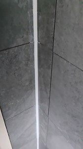 Bathrooms and tiling are full of cowboys. Blokes who think slapping a few tiles on a wall makes them a tradesman. Truth is, most of ’em haven’t got a clue no prep, no waterproofing, tiles all over the shop, grout lines like a drunk’s handwriting. Then the customer’s left with leaks, cracked tiles and a job that needs ripping out and doing again. A proper bathroom takes skill, patience, and pride. If you’re hiring, don’t fall for the cheapest quote that’s where the cowboys live! #plastering #plas