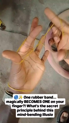 🌀✨ One rubber band... magically BECOMES ONE on your finger?! What's the secret principle behind this mind-bending illusion? Think you know how it works? Drop your theory below! 👇🤔 #RubberBandMagic #MagicPrinciple #HowDoesItWork