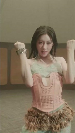 #ITZY 全新迷你专辑《TUNNEL VISION》及同名主打歌已正式上线！💿⚡️在隧道视野的混乱中，依然要以自己选择的方向和专属节奏，朝着光芒前行✨| TME腾讯音乐 | 2025流行音乐