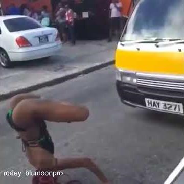 PINKY AND HER PROMO GIRLS!!