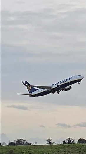 Ryanair Boeing 737-800 FR204 DUB-STN #shorts #planespotting #boeing ‪@ryanairnewskies1411‬ ‪@Boeing‬