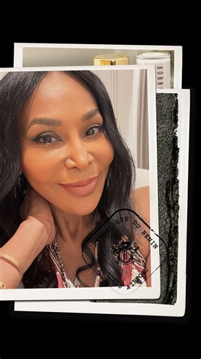Bobbi Brown Cosmetics on Instagram: "Getting ready doesn’t have to take all night. @yolondafrederick checks in from Benin with her go-to touch-up routine before heading out. Yolonda wears: -Dual-Ended Long-Wear Cream Shadow Stick in Gilded Green/ Cafe -Extra Color Shine in Nude Latte #BobbiBrown #BeautyPassport"