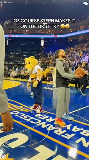 Tunnel shooting 😱 Curry's fancy shooting🏀✨#Stephencurry #tunnelshot #warriors #fyp #viral#funny