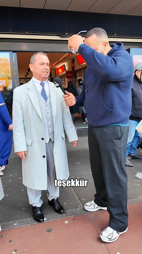 4.1K views · 32 reactions | Wat doen Turken op 25 december? Weet jij dat drop het in de comment #laughmaroc #comedy #humor #maroccomedy #straatinterview #rachidlarouz | Rachid Comedian Larouz | Facebook