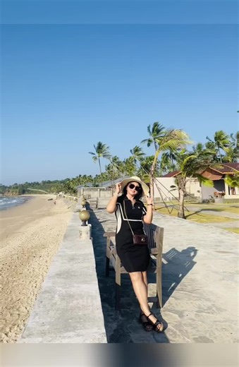 #ပင်လယ်အလှနဲ့ထိတွေ့ပြီးပျော်နေသော မမ # ချောင်းသာ Day 1 ညနေလေးတစ်ဖြတ် 💕💕🩵🩵🩵🌴🌴🌴