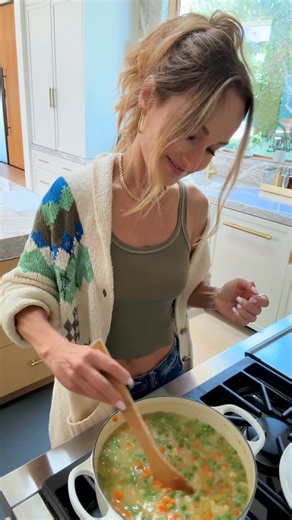 Giada DeLaurentiis on Instagram: "Pastina soup will forever be my comfort food- it’s one of those dishes that transports me back to childhood. I knew I had to make it a kit @thegiadzy (and this one is GF!) Comment SOUP to shop the kit, or click the link in my bio 🇮🇹"