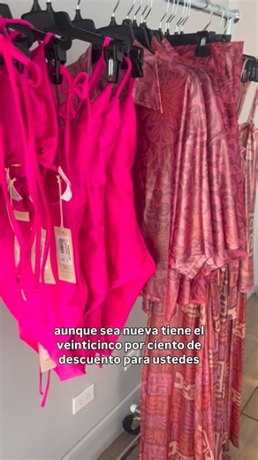 VESTIDOS DE BAÑO•SWIMWEAR•BIKINIS on Instagram: "Mercancía nueva para estas fiestas de Navidad y para el verano que está a la vuelta !!! Aprovecha el descuento de 25% No te pierdas todo lo NUEVO PARA ESTE 2026!!!!"