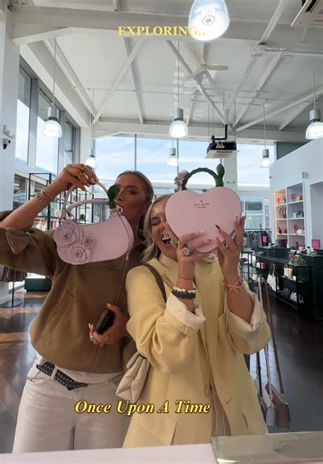 This is your sign to book a trip to Banbridge😍🛍🐉🧖‍♀💕✨ I planned out the perfect itinerary so you don’t have to.. I got chuuu 🤝 @Game of Thrones Studio Tour this so amazing to see, as 30% of show was filmed here.. & it’s the only tour in the world! @theboulevardbanbridge has up to 70% off your fav brands like Kurt Geiger, Nike, Adidas & sooooo many more! Plus the free parking & WiFi🫶🏼 @Blackwell House in Scarva which is 10 minutes from Banbridge, close to the attractions we visited but fe