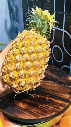Ananas Kaatne Ka Sabse Aasan Tarika |🍍✅ Easy Pineapple Cutting Trick #shorts