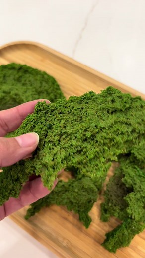 Lets make edible moss #ediblemoss #cakedecorating #ediblemosscake #fypシ #foryou