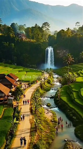 Di balik pegunungan hijau yang menjulang, tersembunyi sebuah desa terindah yang seolah terpisah dari hiruk-pikuk dunia. Kabut tipis setiap pagi menyelimuti atap-atap rumah kayu, berpadu dengan sinar matahari yang perlahan menembus celah pepohonan pinus dan bambu. Udara di desa ini terasa begitu segar, membawa aroma tanah basah, rumput liar, dan bunga liar yang tumbuh alami di sepanjang jalan setapak. #desaTerindah #jangkauanluas #reelsfyp #village | Ina Darosa