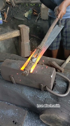 the initial process of making a sword🔥🔥🔥 #Blacksmith #Blacksmithtraditional #metalworking #iron