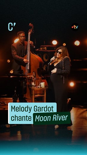 À l’Olympia, Melody Gardot revisite « Moon River », la chanson culte de « Diamants sur canapé », composée par Henry Mancini et rendue inoubliable par Audrey Hepburn. 🎵 Melody Gardot à l'Olympia est à (re)voir sur France tv. | France tv culture