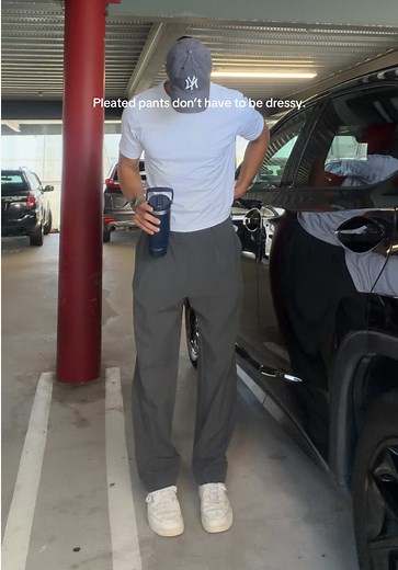 Easy Ways to Style Pleated Pants for Men