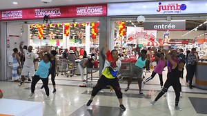 💃✨ Rejoignez-nous pour revivre la séance de Zumba des équipes chez Jumbo Digue ! ✨💃 Un moment rempli de fête, de sport et de bonne humeur, où énergie et sourires étaient au rendez-vous !🤩 | Jumbo Score Madagascar