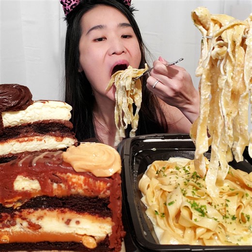 Eating The Cheesecake Factory's Fettuccine Alfredo Pasta, Chocolate Cheesecake & Reese's Peanut Butter Chocolate Cake Cheesecake! What's your favorite cake from The Cheesecake Factory? #mukbang #asmr #cake #dessert | Peggie Neo