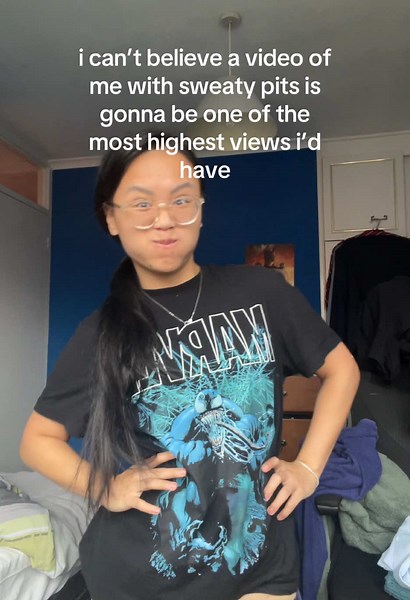 hot girls sweat excessively ✊🏻✊🏻✊🏻