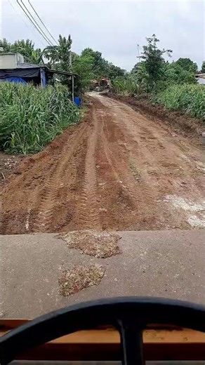 quay trở lại công việc nay minh lu đất