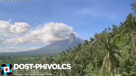 WATCH | Time-lapse footage ng dalawang (2) pyroclastic density current (PDC) events sa Mayon Volcano mula 12:40pm hanggang 2:05pm ngayong Biyernes, Feb. 27. Nanatili sa Alert Level 3 ang Bulkang Mayon. 🎥 PHIVOLCS-DOST | One PH
