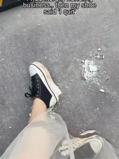 OMG never saw a shoe crumble like that. #fy #fyp #foruyou #facts #funny #wtf #wow #shoes #lol #crumble #laugh