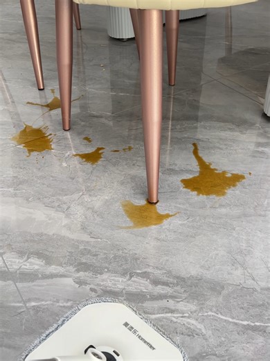 This mop is chef’s kiss, you have to try it!#mop #clean #homettler#CleanFloors #EasyCleaning #CleaningTips #CleaningHacks #HomeEssentials