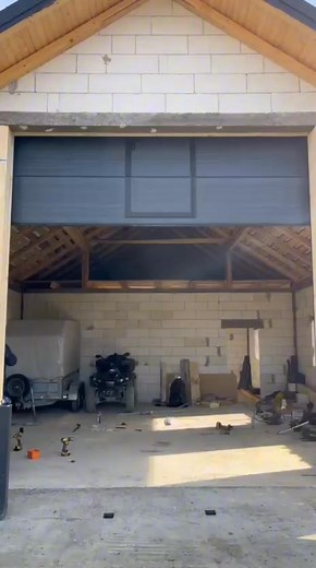 14 reactions | Tel 0720 285 819  Siguranță, confort și design modern pentru casa ta! Ușile noastre de garaj se potrivesc perfect oricărui stil și oferă rezistență pe termen lung. ✅ Izolație termică ✅ Deschidere automată ✅ Montaj rapid Alege calitatea și transformă-ți garajul într-un spațiu sigur și elegant! Pentru consultații si măsurători sunați la tel 0720 285 819 | Pro Suceava | Facebook