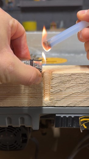 Anti-vibro screw with a hot glue | Awesome