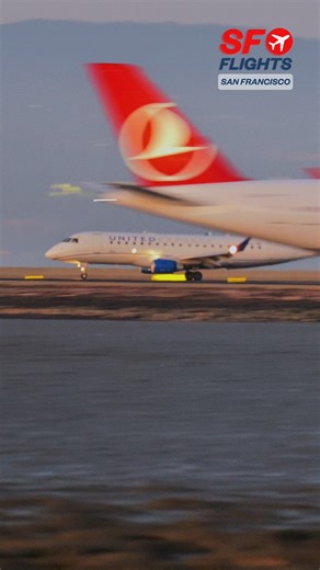 86K views · 1.6K reactions |  United Express E175 Flies Over the Full Moon — San Francisco International Airport Magic ✈️ -- #SanFranciscoAirport #sfflights #fblifestyle #UnitedExpress #fullmoon #usaviation #instaaviation | SF.Flights | Facebook