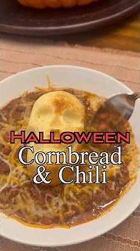 🎃 Halloween Cornbread & Chili – The Coziest Spooky Dinner!