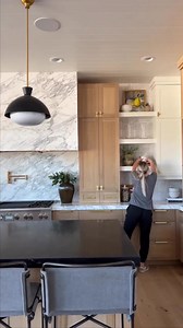 Kitchen Design! 🍝 #Firenze #Stone #Enterate #Tendencia #Minimalismo #KitchenDesign #DiseñoCocina #Madera #Wood #Tendencia #Minimalism #Design #Diseño #Style #lifestyle #InteriorDesign #Arquitectura | Firenze Stone