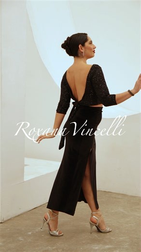 Roxana Vincelli on Instagram: "🖤 TOP DELUXE + FALDA MAXIMA 🖤 Inauguramos este año con un conjunto sofisticado y de silueta simple y cómoda - dos indispensables que también combinan perfectamente con cualquier otra prenda que quieras vestir y que ya tengas💅🏼 Modelo: @daniela_barria_tango_official Video: @duoofotografia Zapatos: @dydtangoshoes Sabés dónde encontrarnos? 📍Callao 433 10mo "V" 📍Complejo Belgrano, Av. Belgrano 2608 📍Nocturna Tango Boutique, Zelaya 3006/ Jean Jaures 690 Y si no e