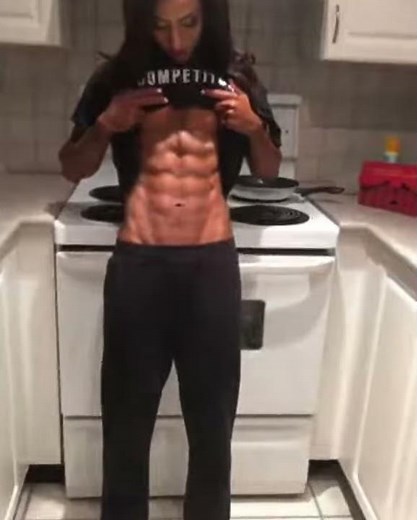 Muscle girl flex super abs