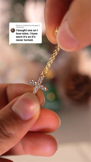 Looking for a keepsake she’ll actually wear, not just store? Make her moment unforgettable. The Sparkling Cross Choker is a meaningful gift for birthdays, milestones, and just-because love. Get Gift-Ready “Most customer favorite gift this season." Gift boxes ready—order now for on-time delivery. | Evertrue Jewelry