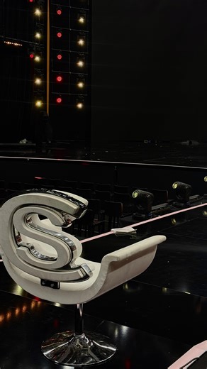 Banijay France on Instagram: "🎥 Dans les coulisses de la Chanson Secrète avec @nikosaliagas ce soir à 21h10 sur @tf1 et @tf1plus 🎬Une production @dmls_tv @annemarcassus @mathieuvergne #wearebanijay"